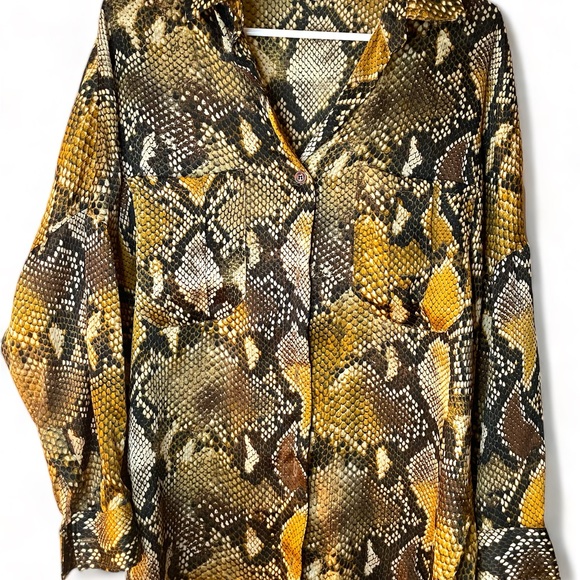 Fashionable oversize-Blouse with Animal Print - Picture 2 of 5